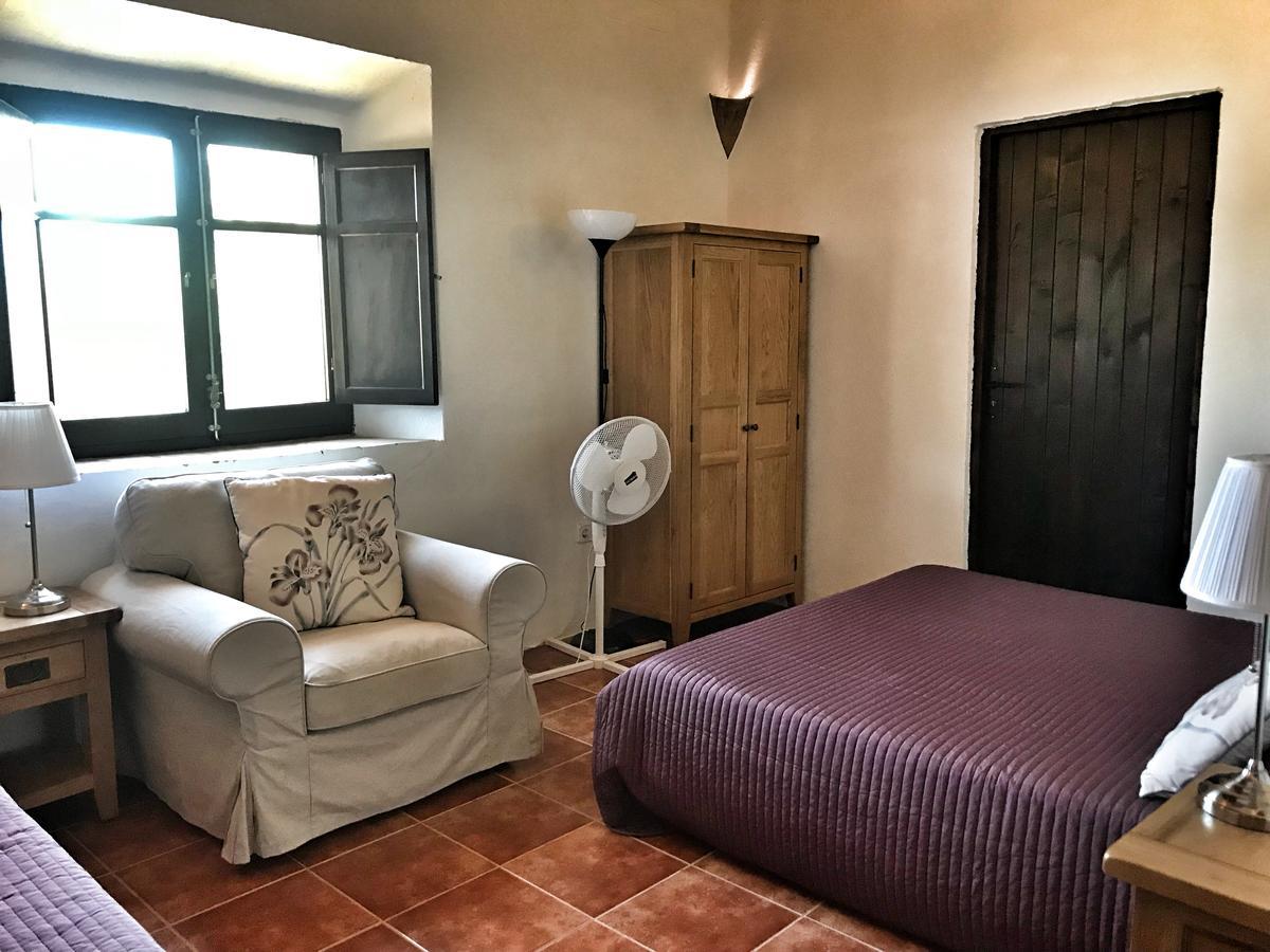 Hotel Mas Pelegri Serinya Ngoại thất bức ảnh